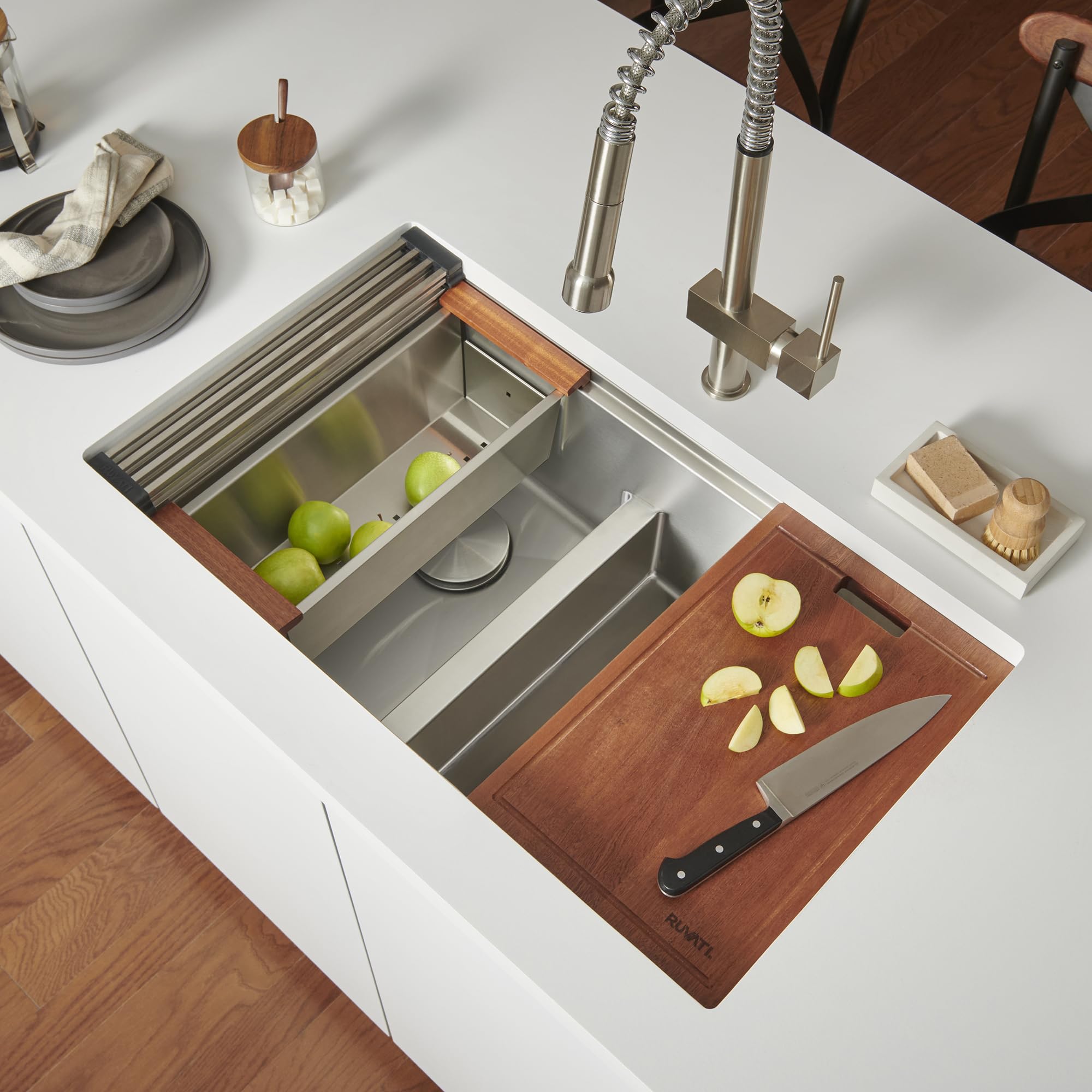 Ruvati 33-inch Workstation Rounded Corners 50/50 Double Bowl